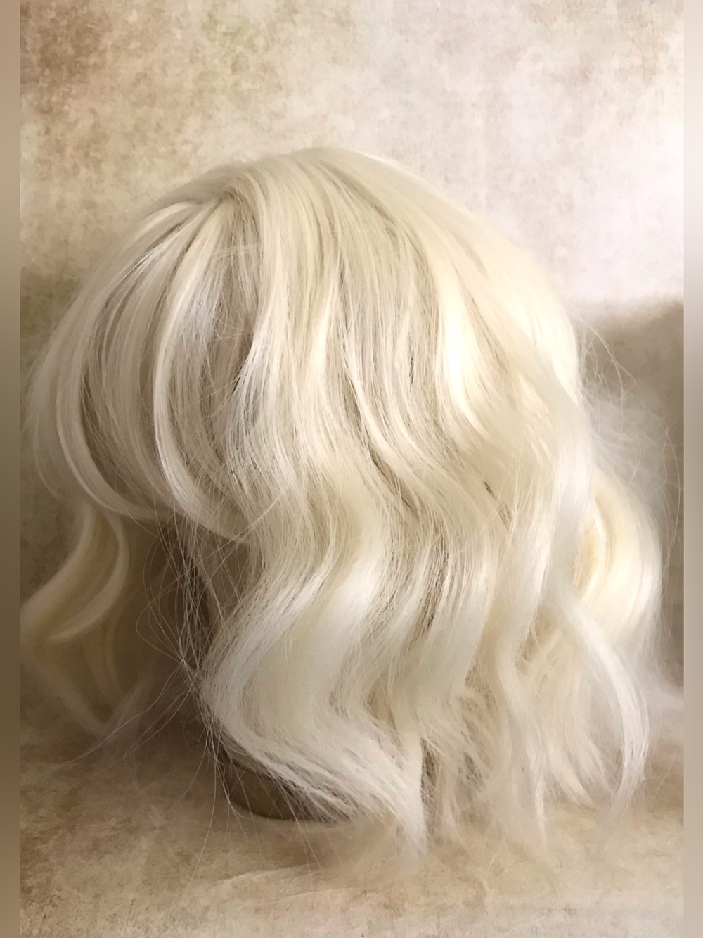 Blonde Wavy Short Wig - Natural Light Blonde
